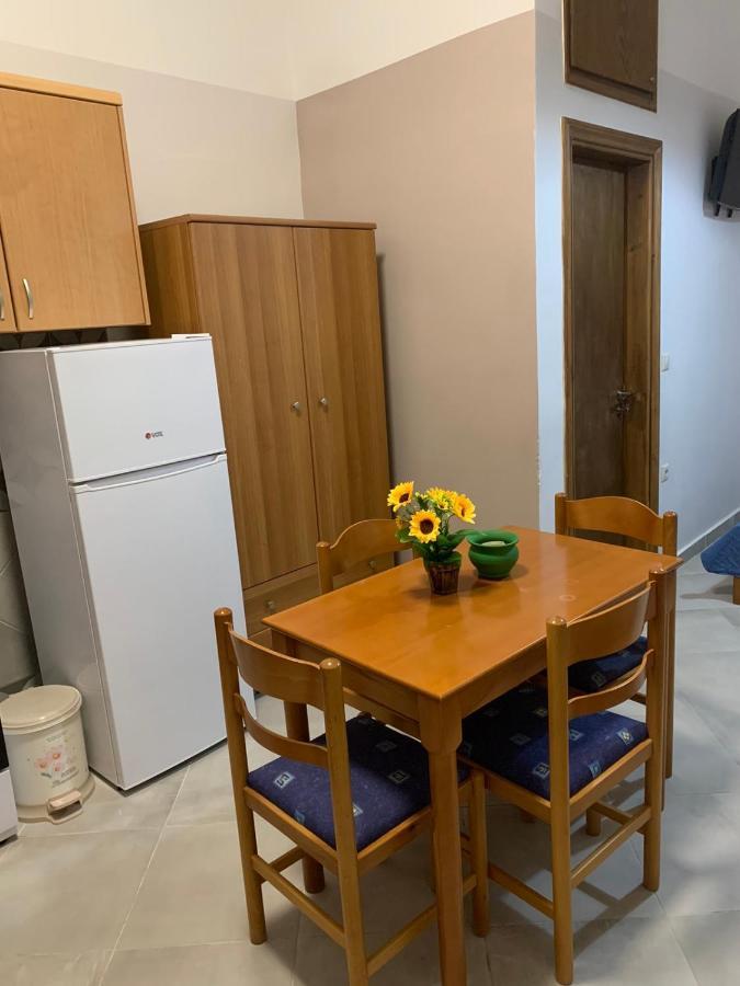 Domenica House Apartman Kondaraíni Kültér fotó